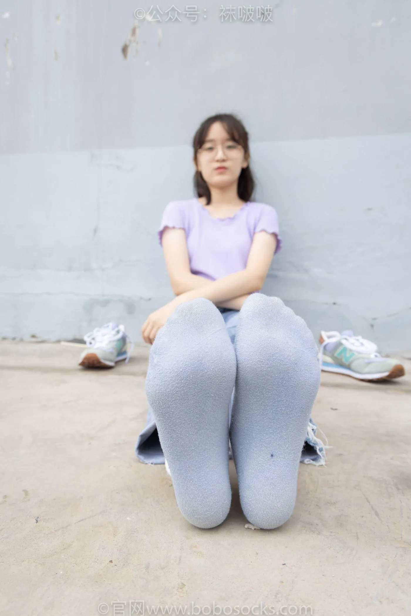 [BoBoSocks袜啵啵]NO.020 熊熊-NB运动鞋、蓝色短棉袜（踩脏）、裸足 [150P]插图7